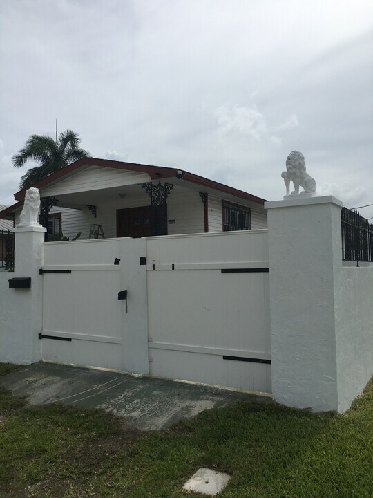 6400 2nd St in Key West, FL - Building Photo
