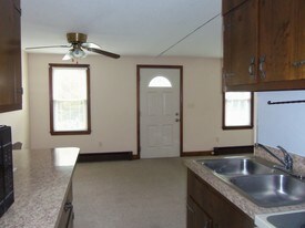 8 Carpenter Ln Apartments