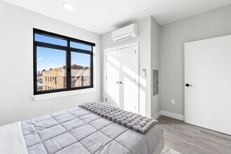 80 Romaine Ave in Jersey City, NJ - Building Photo - Building Photo