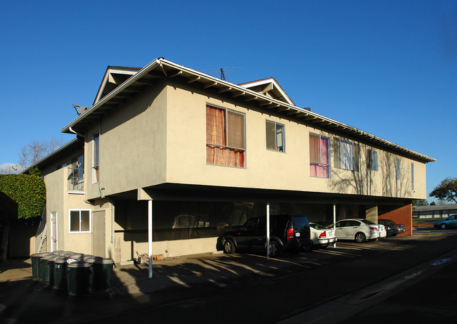 1270 Rutland Rd in Newport Beach, CA - Foto de edificio - Building Photo