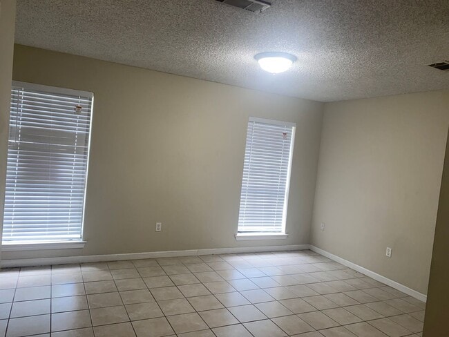 1134-1136 Willow Creek Dr in Zachary, LA - Building Photo - Building Photo