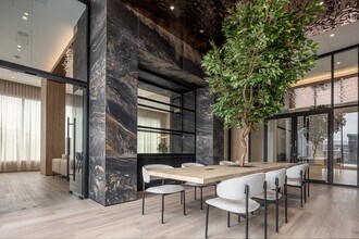 Carré Windsor in Montréal, QC - Foto de edificio - Interior Photo