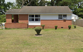 1221 Ferndale Ln in Kinston, NC - Building Photo - Building Photo