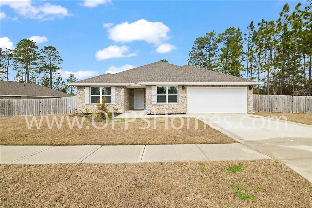 6708 Sarah Ann Way in Laurel Hill, FL - Foto de edificio