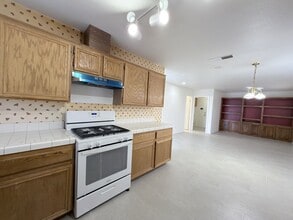 8232 Fame Ave in Las Vegas, NV - Building Photo - Building Photo