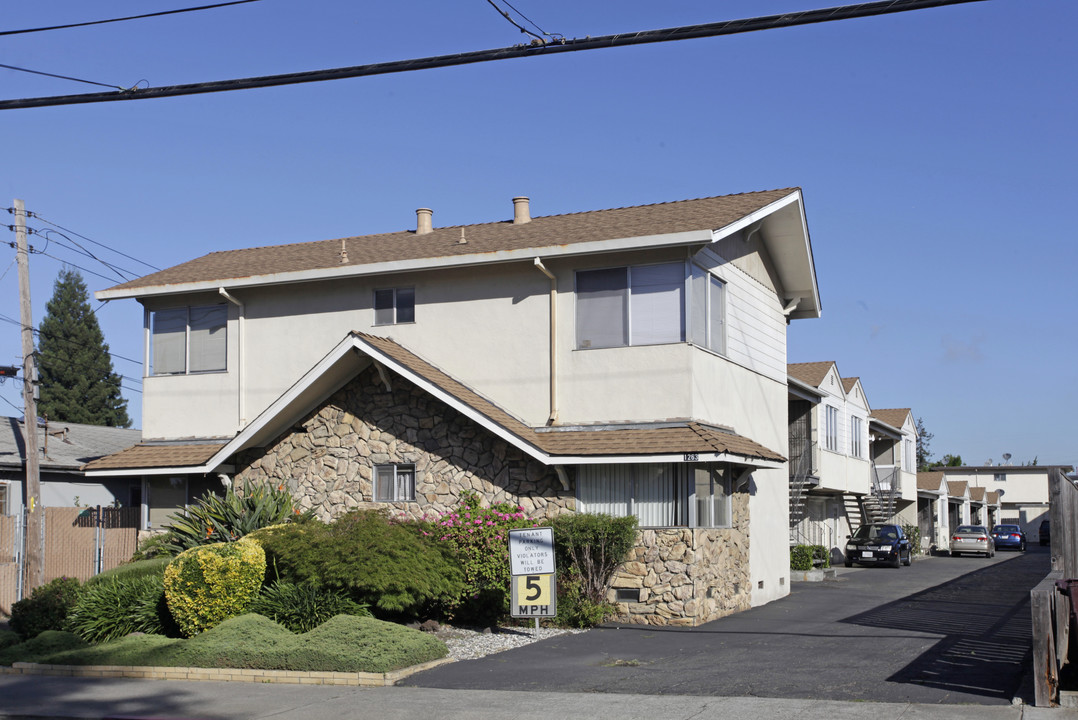 1263 143rd Ave in San Leandro, CA - Foto de edificio