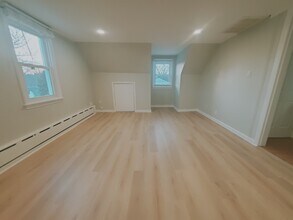 21 Lyon Ave, Unit 2 in Greenwich, CT - Foto de edificio - Building Photo