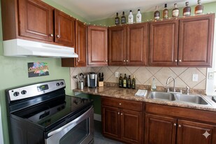 710 Emmet St in Ypsilanti, MI - Building Photo