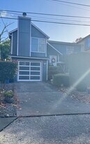 932 22nd Ave S in Seattle, WA - Building Photo