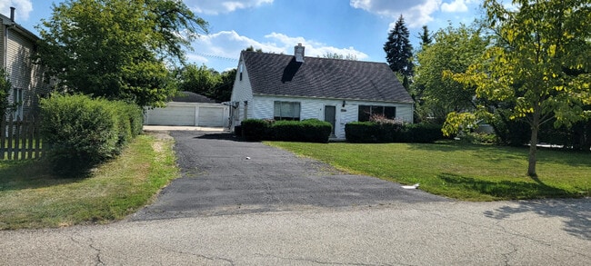 property at 3115 Dell Pl