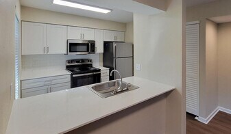 Casa De Fuentes in Overland Park, KS - Building Photo