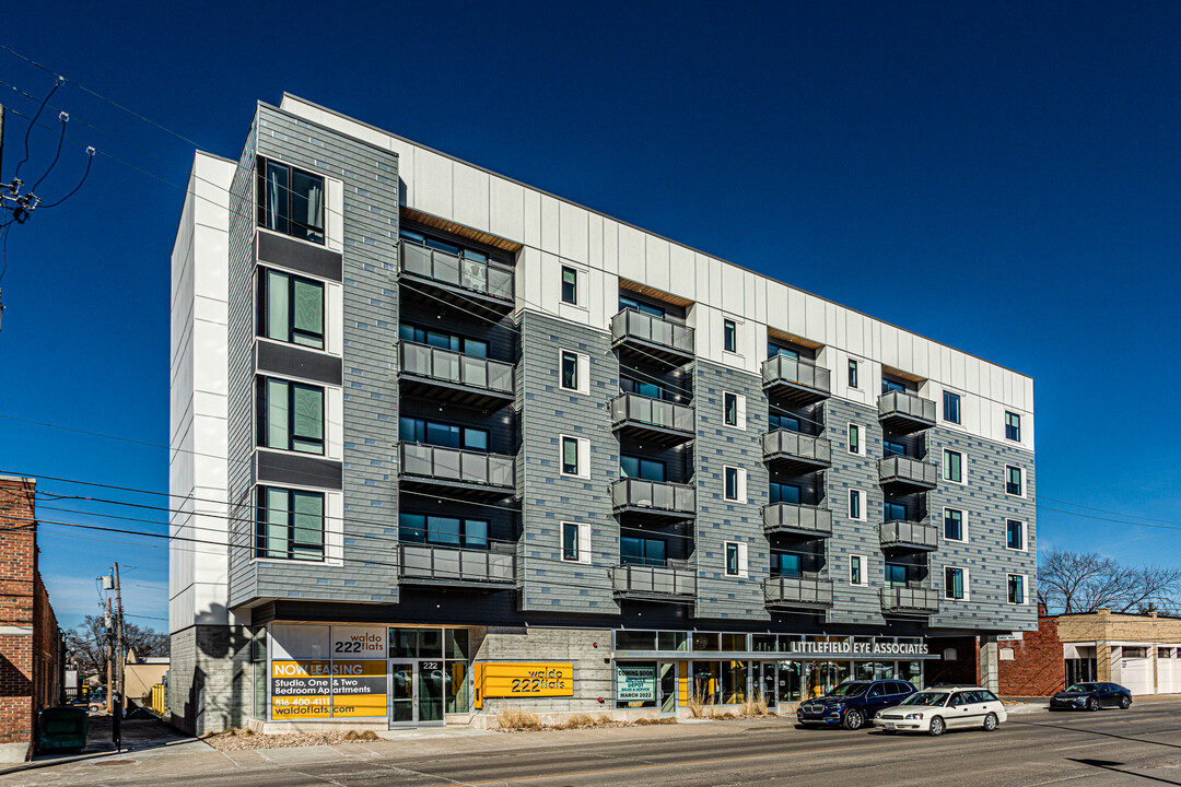 222 Waldo Flats in Kansas City, MO - Foto de edificio