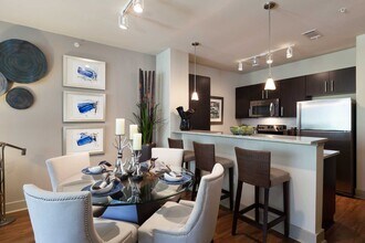 1404 W Gray St in Houston, TX - Building Photo - Building Photo