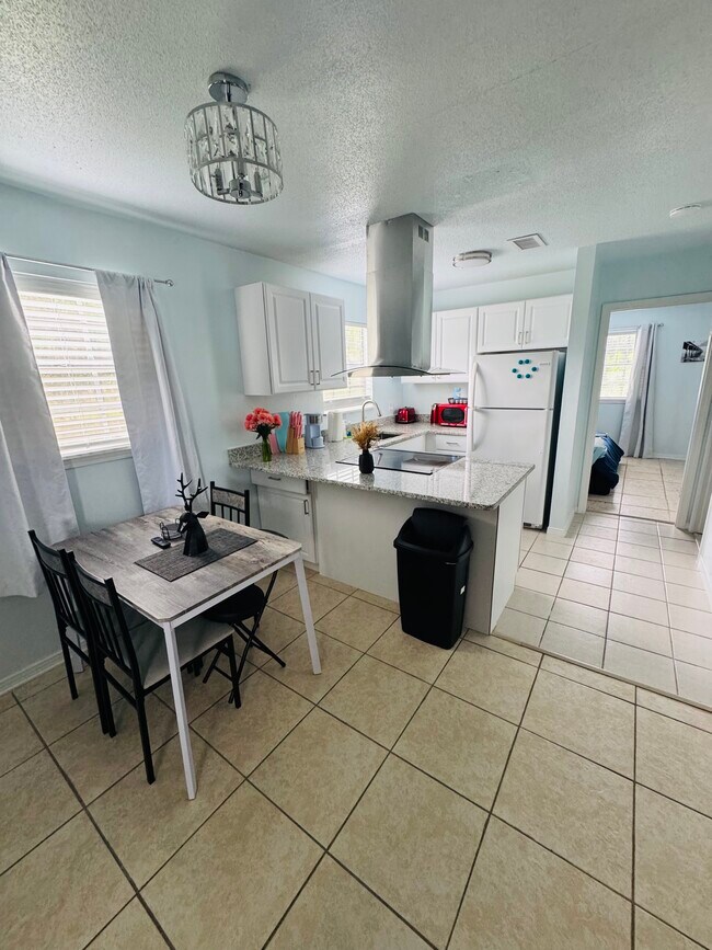 1625 Rebecca St in Pensacola, FL - Building Photo - Building Photo