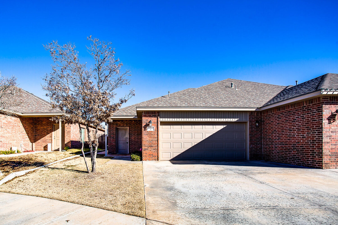 9803 Uvalde Ave in Lubbock, TX - Building Photo