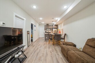 2237 S Sacramento Ave in Chicago, IL - Building Photo - Building Photo