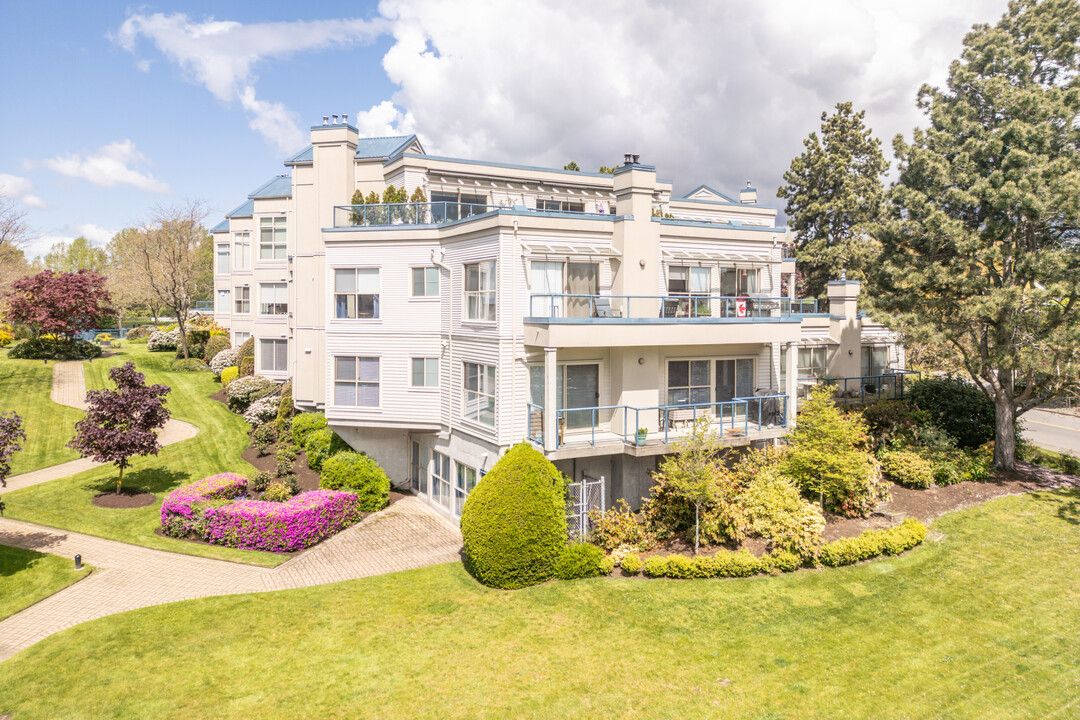 River West in Delta, BC - Building Photo