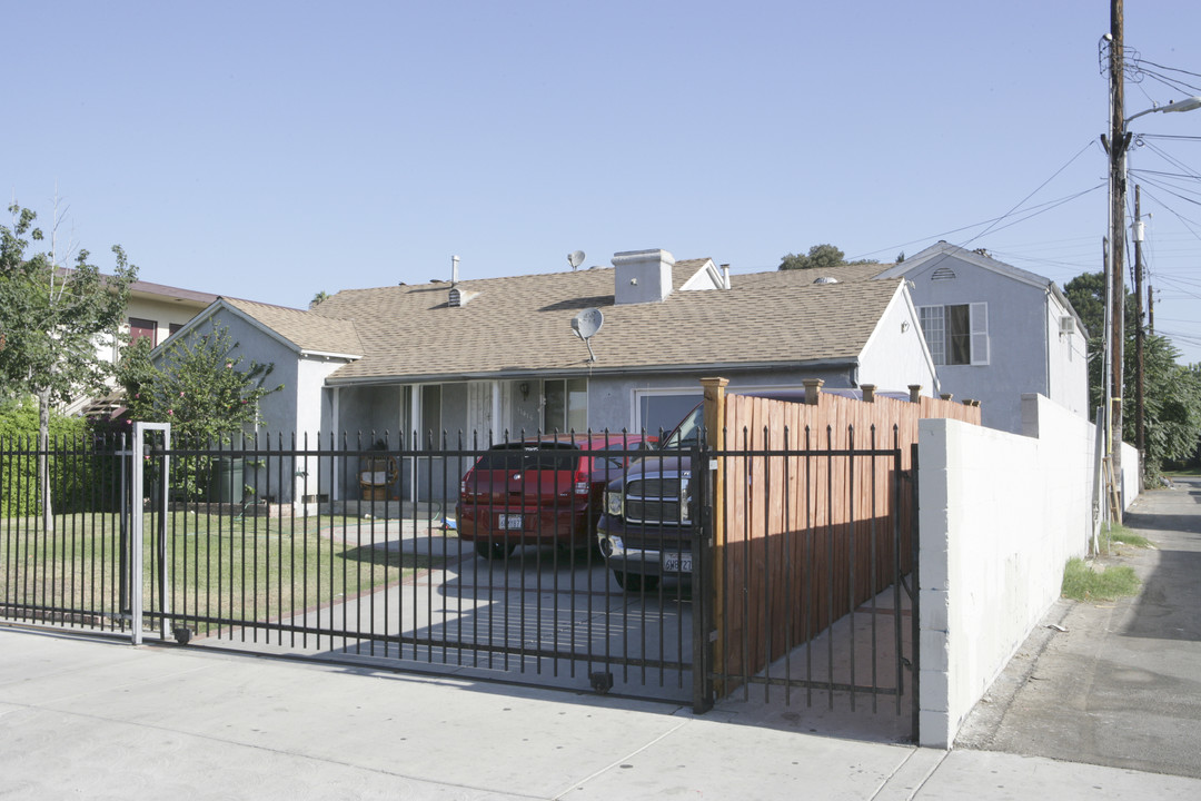 11415 Tiara St in North Hollywood, CA - Foto de edificio