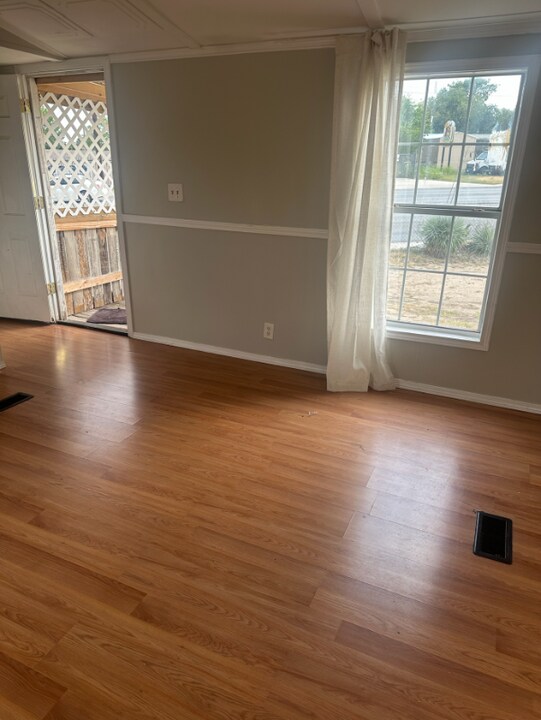 12227 Potranco Rd in San Antonio, TX - Building Photo