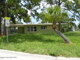 1710 Cambridge Dr in Cocoa, FL - Building Photo