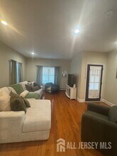 354 Cliff Rd in Woodbridge Township, NJ - Building Photo - Building Photo