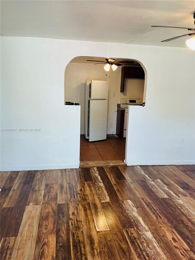 6014 SW 38th St in Miramar, FL - Building Photo - Building Photo