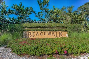 522 Beachwalk Cir in Naples, FL - Building Photo