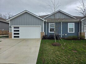 2021 Holmesburg Private Cir in Gallatin, TN - Building Photo