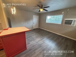 621 N Leverett Ave in Fayetteville, AR - Building Photo - Building Photo