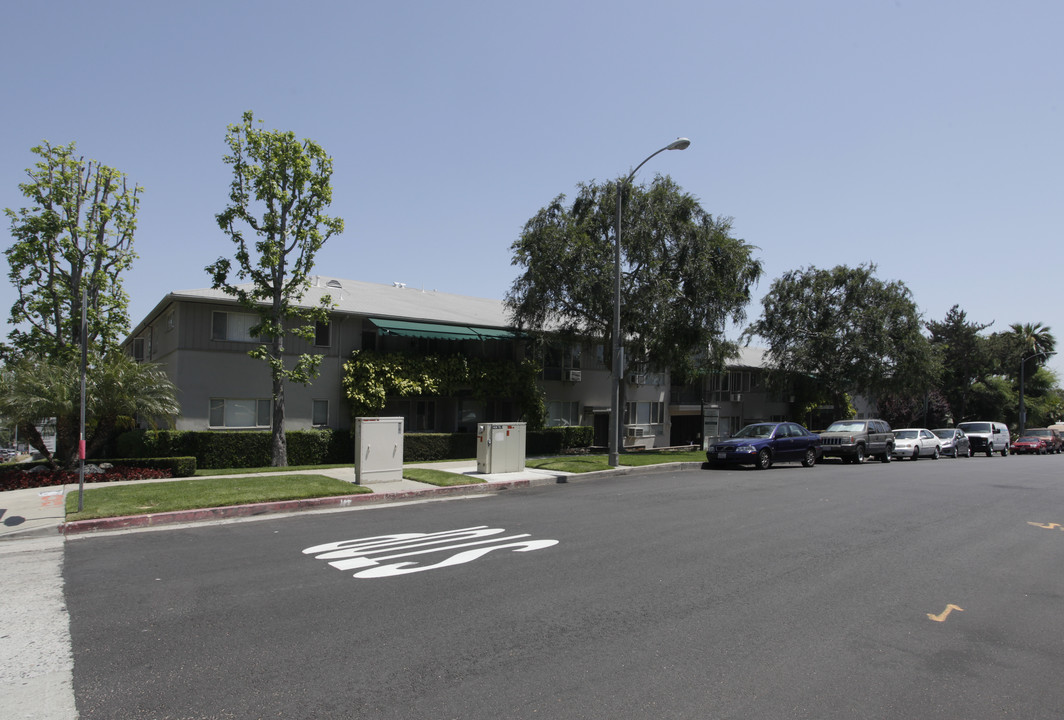 Laurel Gardens in Los Angeles, CA - Building Photo