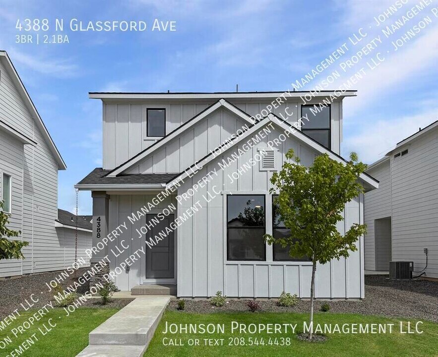 4388 N Glassford Ave in Meridian, ID - Foto de edificio