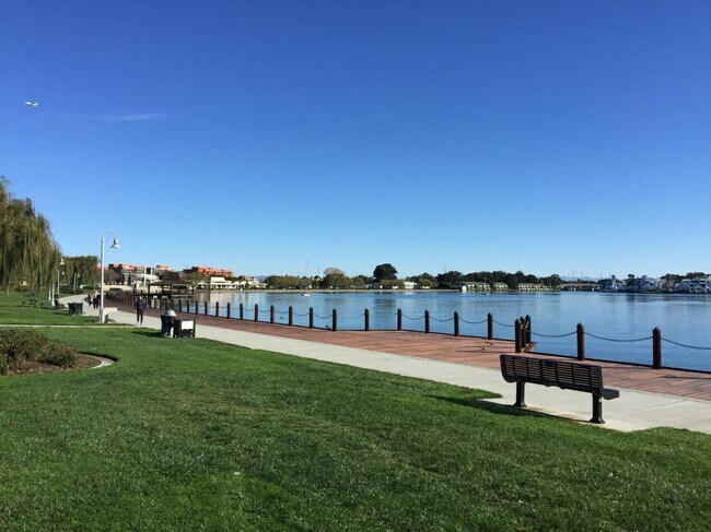 204 Town Green Ln in Foster City, CA - Building Photo - Building Photo