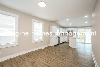 1118 N Parker Ave in Indianapolis, IN - Foto de edificio - Building Photo