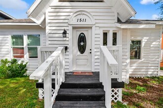 1511 Scharpe St in Houston, TX - Foto de edificio - Building Photo