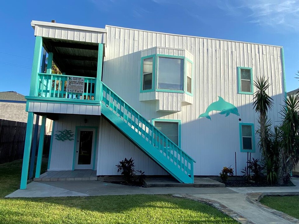 123 E Dolphin St in South Padre Island, TX - Foto de edificio