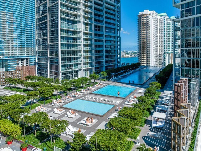 475 Brickell Ave, Unit 2709 in Miami, FL - Building Photo - Building Photo