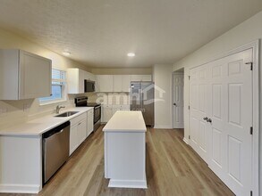 8331 Priestley Dr in Reynoldsburg, OH - Building Photo - Building Photo