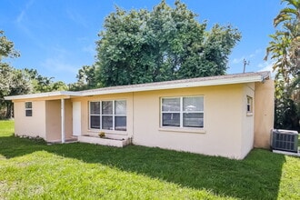 324 Colorado Ave in Ft. Myers, FL - Building Photo - Building Photo