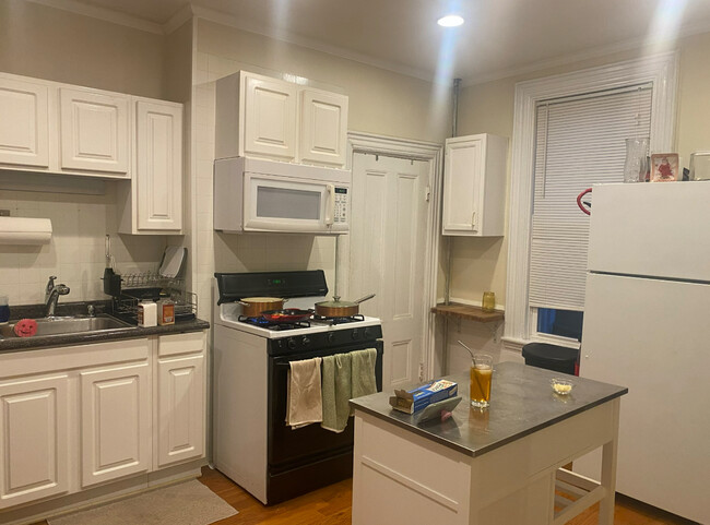 11 Clarendon Ave, Unit 1
