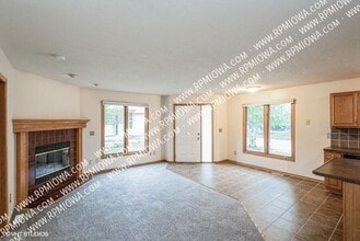 2512 NW 14th St in Ankeny, IA - Foto de edificio - Building Photo