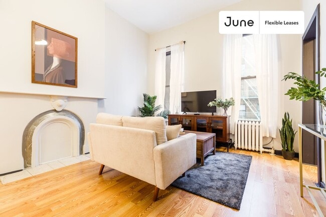 336 W 46th St in New York, NY - Building Photo - Building Photo