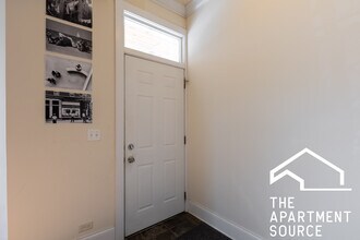 1314 W Roscoe St, Unit 2 in Chicago, IL - Building Photo - Building Photo