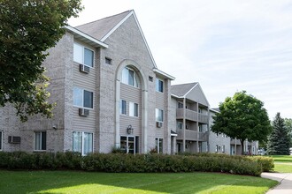 Wedgewood Park Apartments in Coon Rapids, MN - Foto de edificio - Building Photo