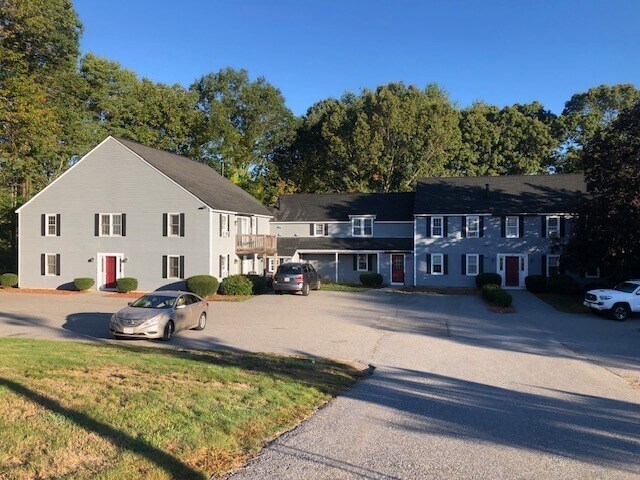 39 Lantern Ln in Dracut, MA - Building Photo