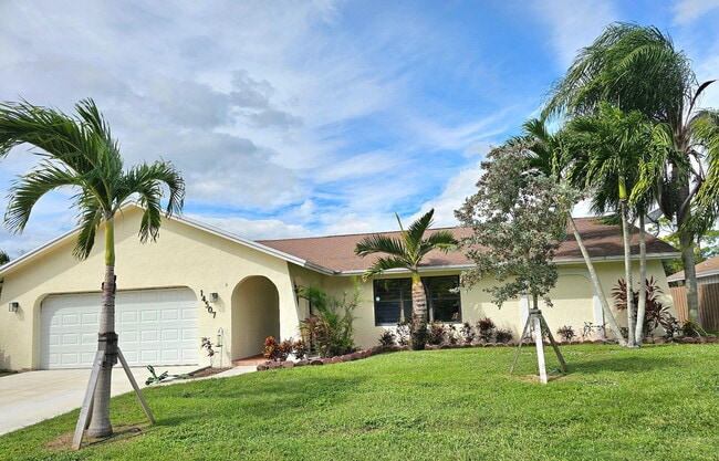 property at 14507 Larkspur Ln