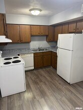 5101 25th Ave Ct in Moline, IL - Building Photo - Building Photo