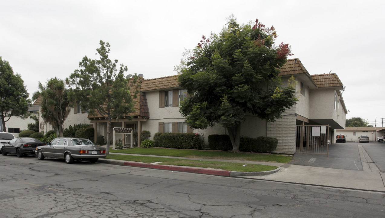 La Ventura Apartments in Anaheim, CA - Building Photo