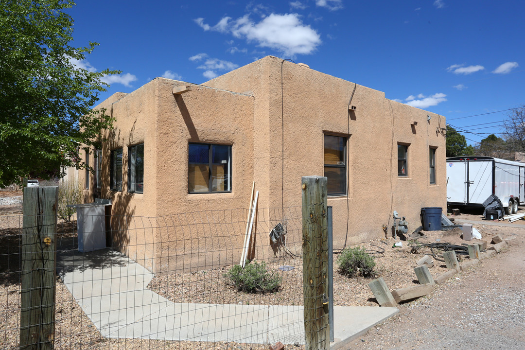 1021 Montano Rd NW in Albuquerque, NM - Building Photo