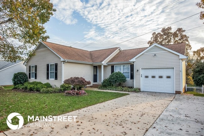 5701 Chinaberry Pl in Greensboro, NC - Building Photo - Building Photo