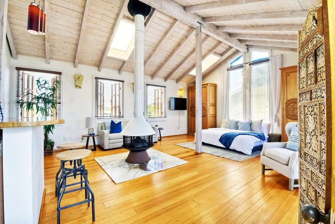 1445 Neptune Ave in Encinitas, CA - Building Photo